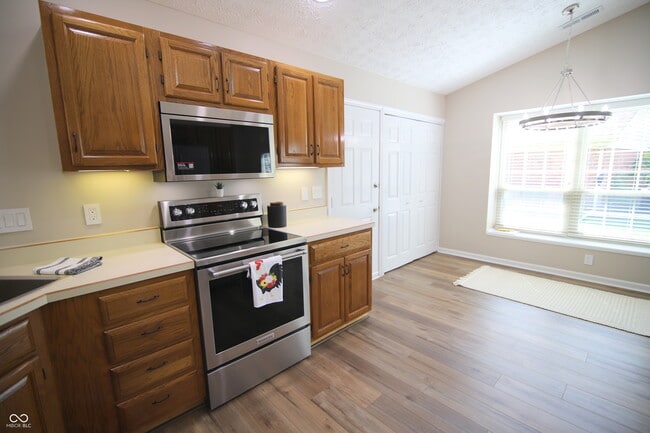Building Photo - 730 High Dr