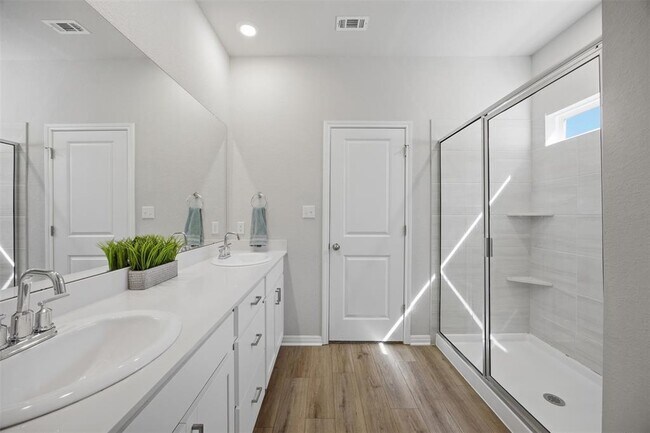 Building Photo - 904 View Dr