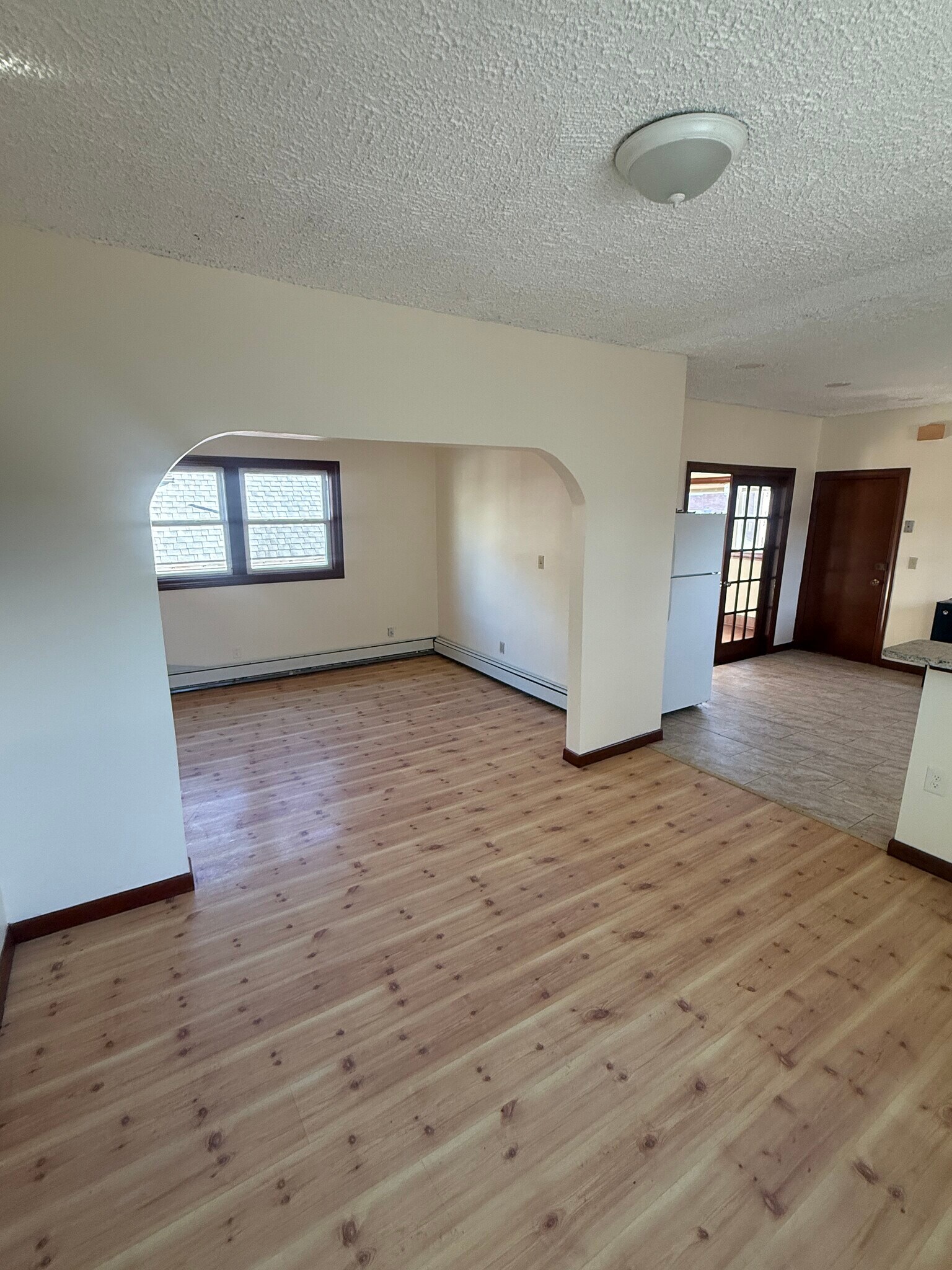 Building Photo - 569 Main St