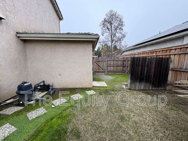 Building Photo - 2650 S Peppertree St