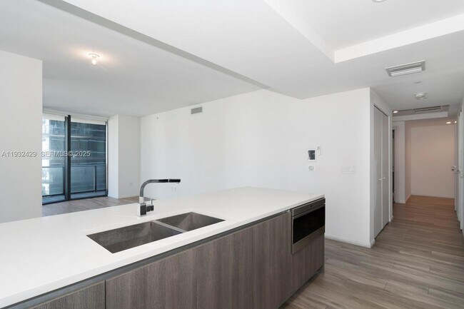 Building Photo - 801 S Miami Ave