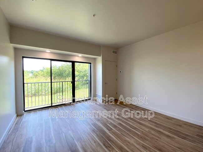 Building Photo - 1683 Midtown Pl