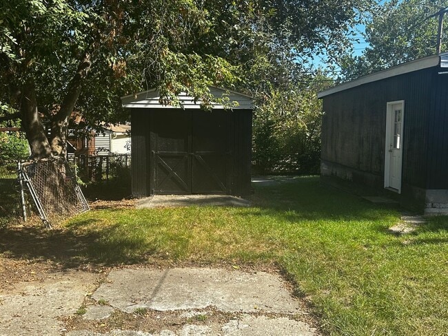 Building Photo - BEAUTIFUL 3 BEDROOM HOME