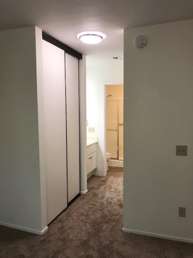 Building Photo - Cute and Cozy 2Br/2Ba Dual Master Condo in Terra Vista II