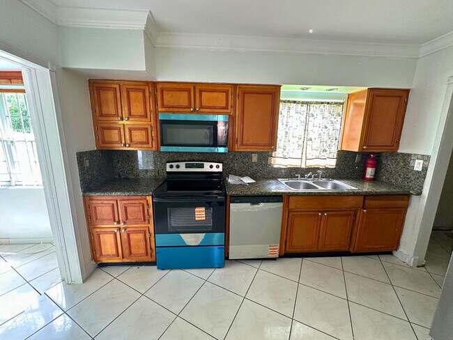 Building Photo - A charming home features 3 spacious bedroo...