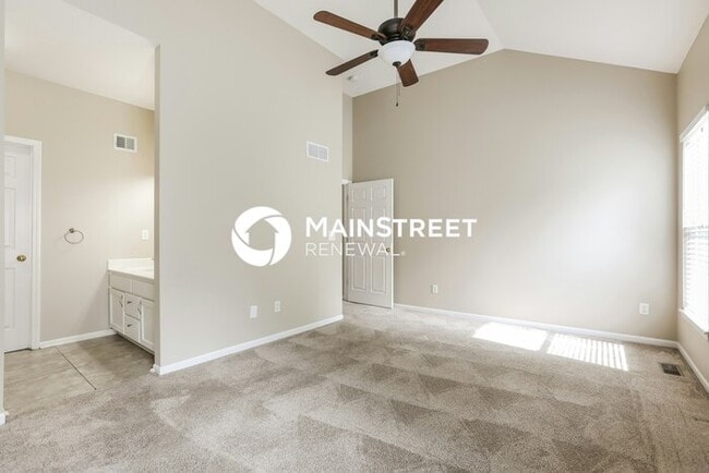 Building Photo - 5 Bedroom Pet-Friendly Home in Independence, MO with Main Street Renewal