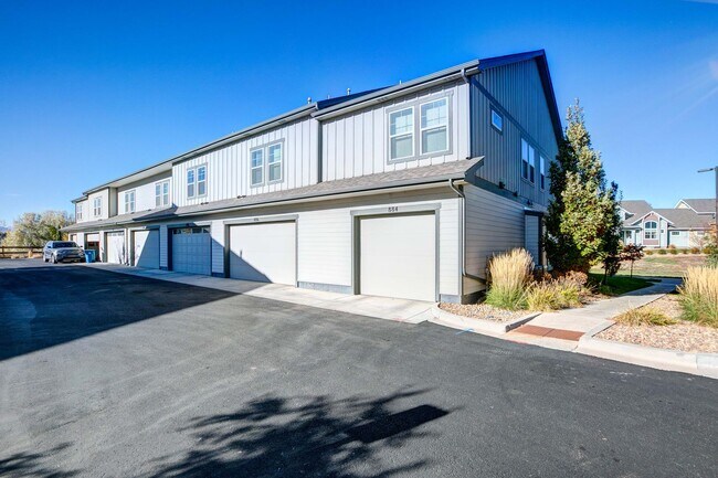 Building Photo - 884 Winding Brk Dr