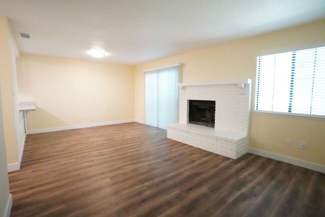 Building Photo - 2 Bedroom 2 Bathroom Condo in Citrus Heights