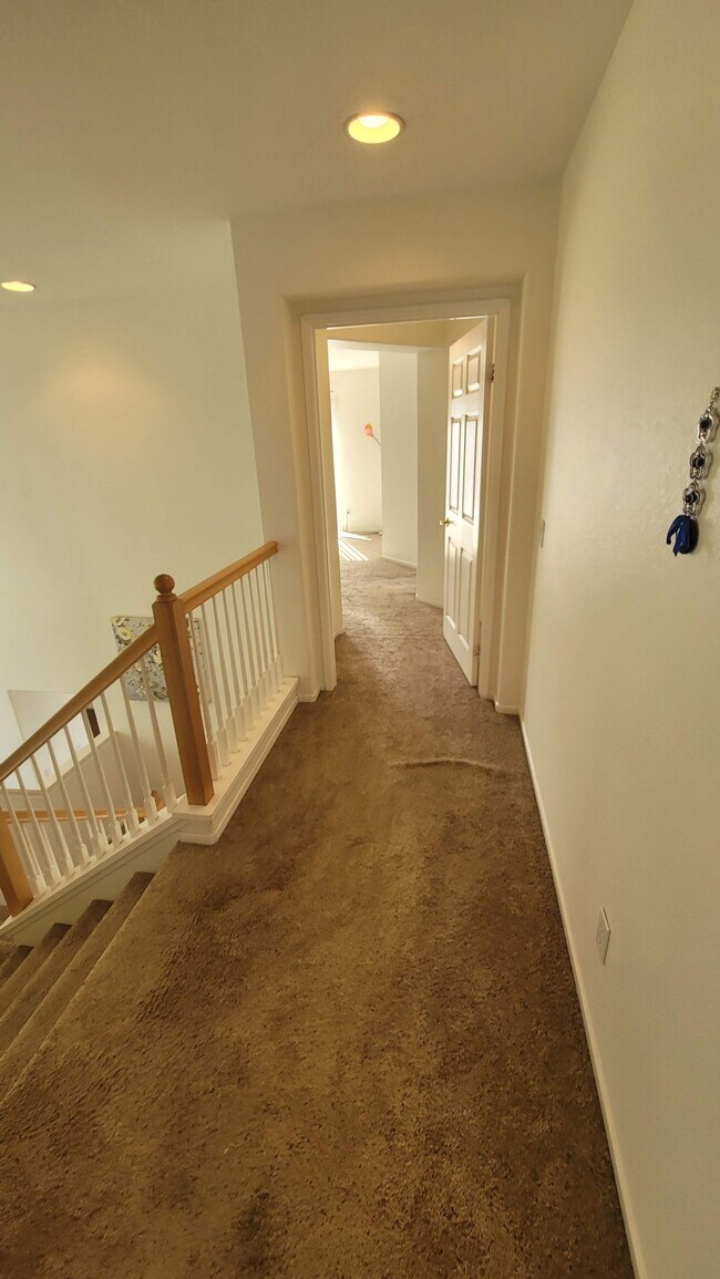 Building Photo - 2422 Pointe Pkwy