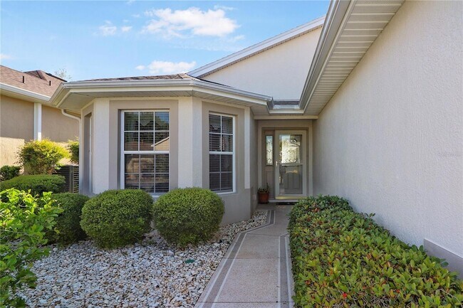 Building Photo - 20846 Queen Alexandra Dr