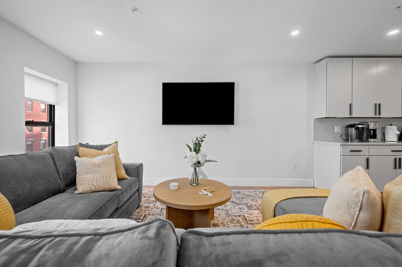 Building Photo - 416 Main St