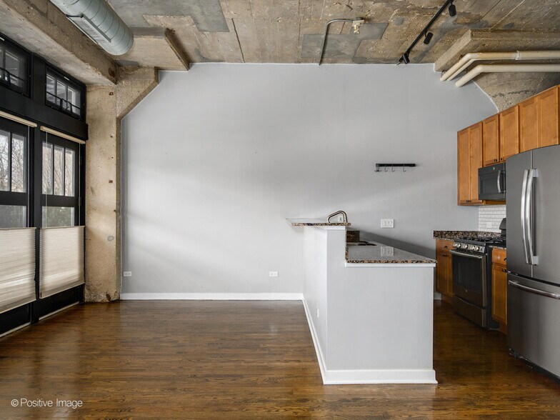 Building Photo - 1151 W 14th Pl