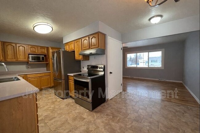 Building Photo - 333 Riverview 4 W