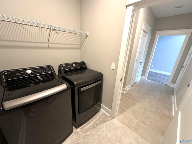 Building Photo - 8105 Goose Ridge Dr SE