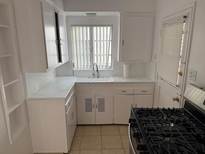 Kitchen - 1114 N Sweetzer Ave