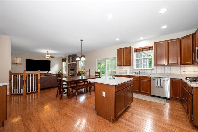 Building Photo - Short Term / Corporate Rental Available