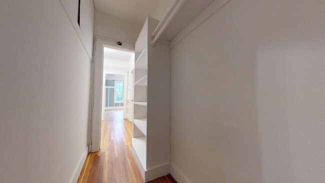 Building Photo - Bright Spacious 2BD + 1BA in Inner Richmon...