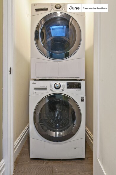 Building Photo - Private bedroom in 3 bed/1 bath Home