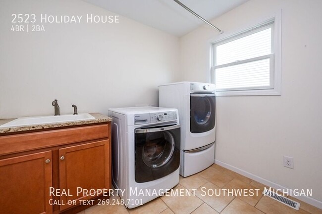 Building Photo - 2523 Holiday House Rd
