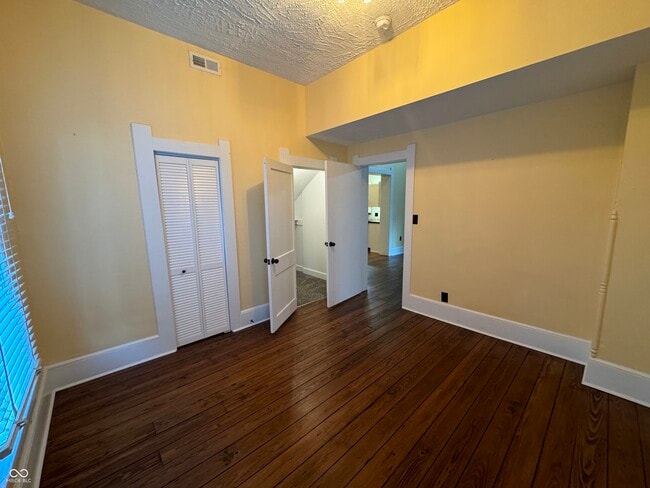 Building Photo - 449 Yandes St