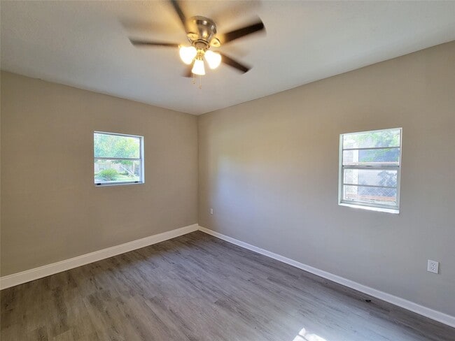 Building Photo - 4909 Holloway Dr