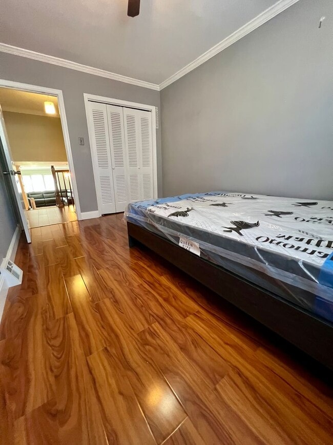 Building Photo - Gorgeous 4-Bedroom Townhome with One-Car Garage! Available NOW!