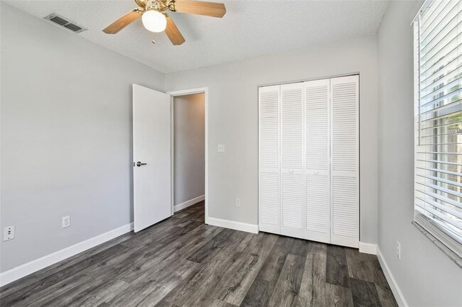 Building Photo - 331 Feather Tree Dr