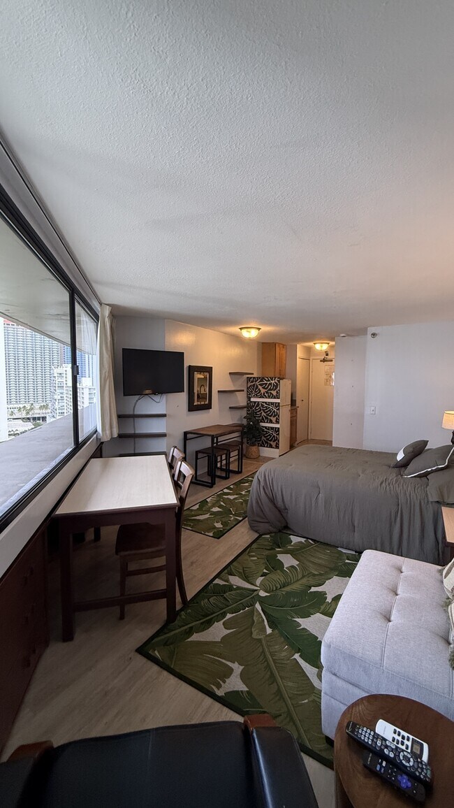 Building Photo - 1700 Ala Moana Blvd