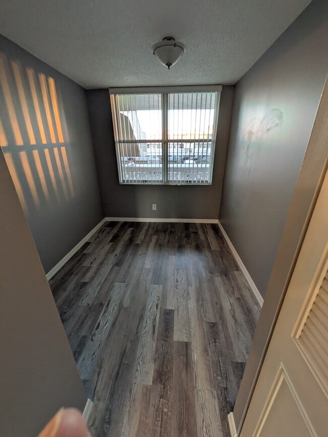 Building Photo - 4710 Bay St NE