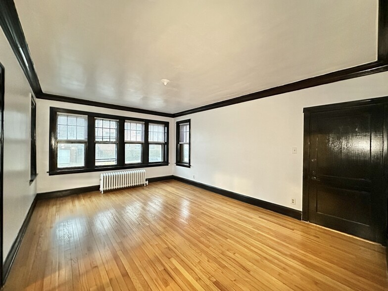 Building Photo - 415 E 80th St