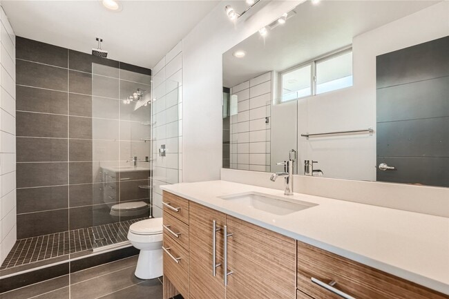 Building Photo - Modern West Seattle Townhome with Rooftop ...