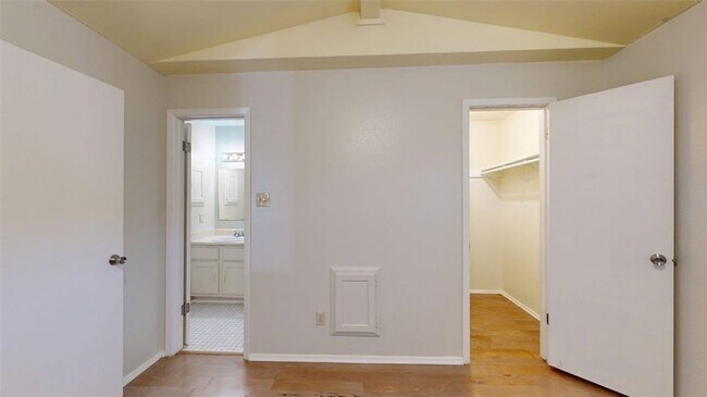 Building Photo - 1904 Dartmouth St