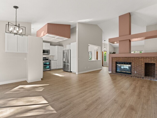 Building Photo - 5911 Rio Valle Dr