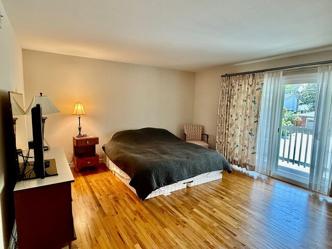 Building Photo - 1123 Lillick Dr