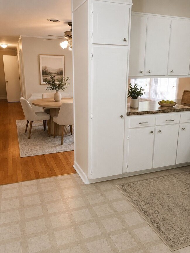 Building Photo - Spacious 3/4 Bedroom, 2 Bathroom Home with Garage and Basement on Holly Street