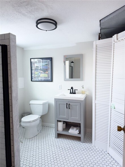 Building Photo - 14 Pocahontas Dr