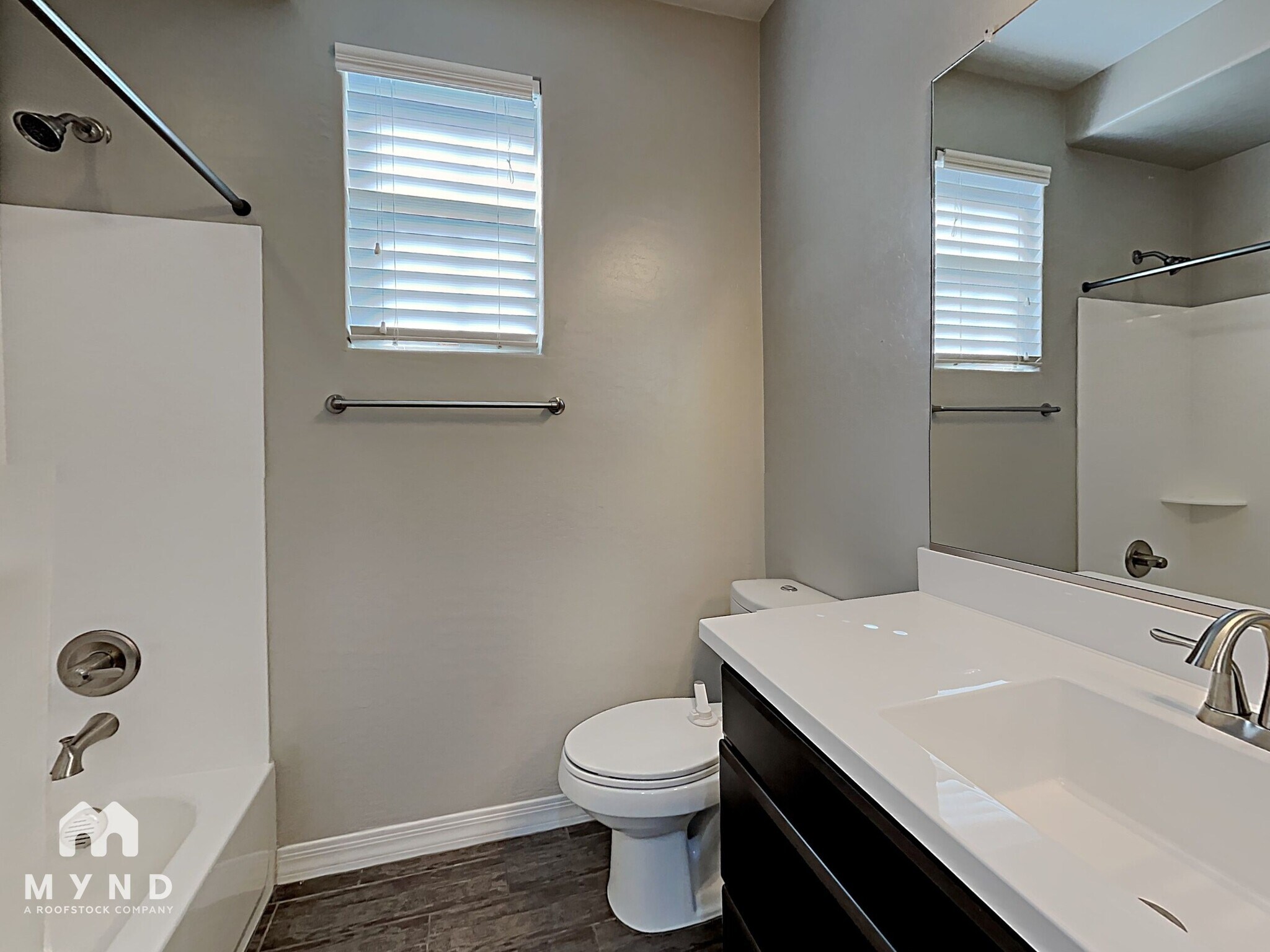 Building Photo - 10106 E Tamery Ave