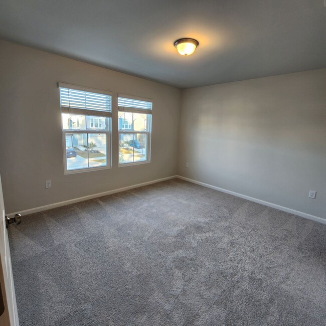 Building Photo - Brand NEW 1865sqft, 3 bed / 2.5 bath featu...