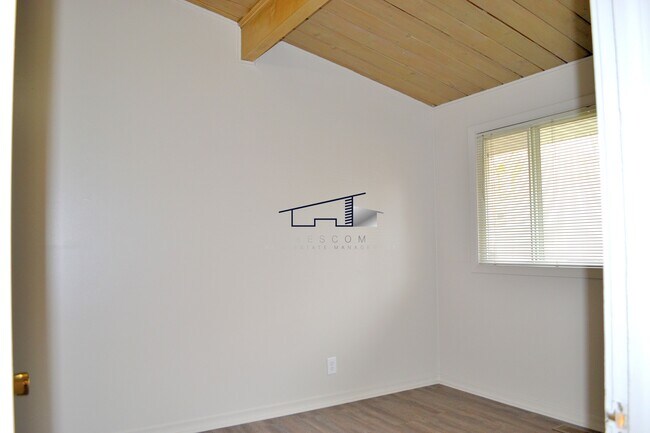 Building Photo - 170 N Van Buren Ave