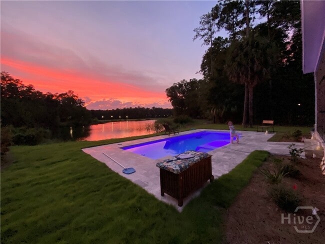 Building Photo - 437 Bear River Dr