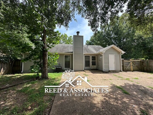 Building Photo - 3 Bedroom in Hickory Ridge - South Riverdale