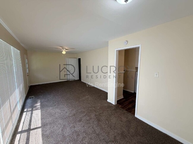 Building Photo - 3173 Oak Forest Dr