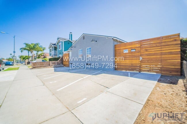 Building Photo - 4233 Swift Ave
