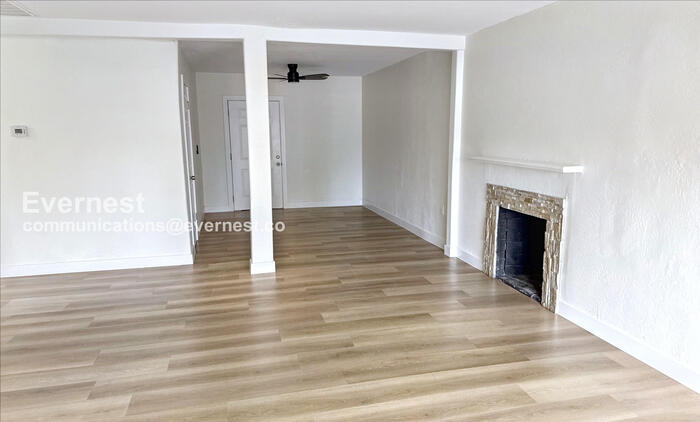 Building Photo - 2317 W Adams St