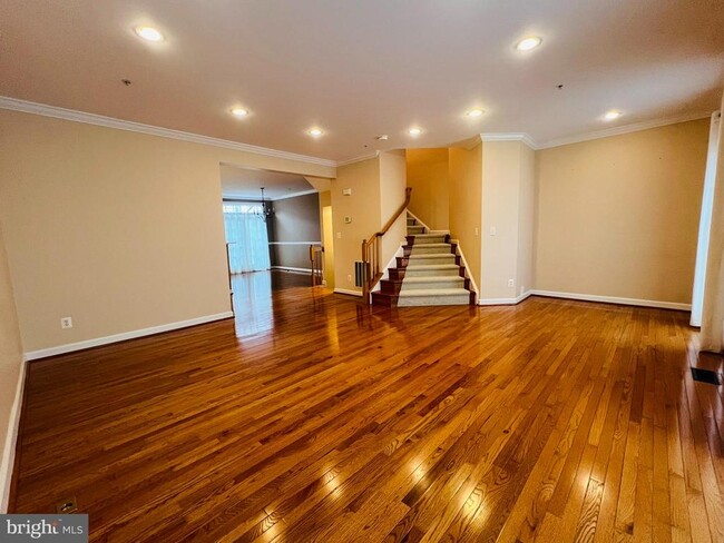 Building Photo - 10631 Sandown Way