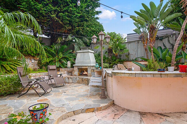 Building Photo - 14061 Mercado Dr