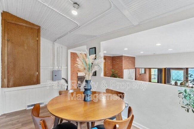 Building Photo - 2742 W Denver Pl