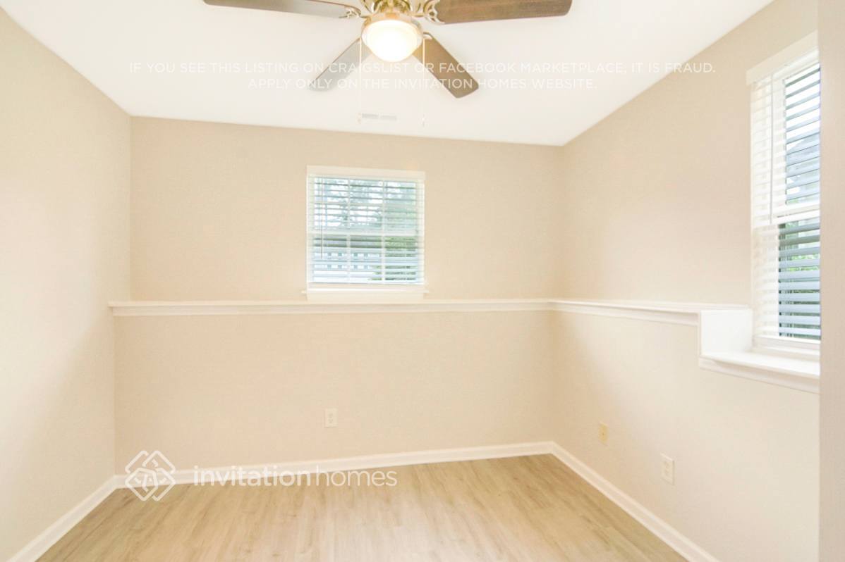 Building Photo - 1817 Elkpark Dr