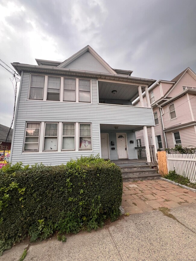 Primary Photo - 2125 E Main St