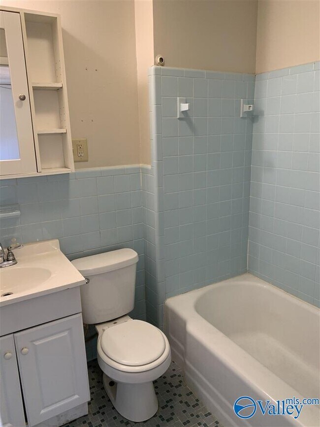 Building Photo - 1402 Rison Ave NE